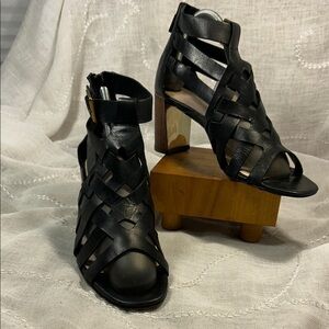 Pour la Victoire gladiator leather sandal heel